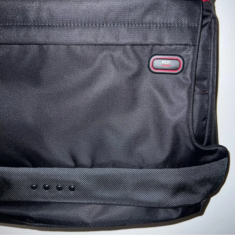 Tumi T-Tech Black Messenger bag. Excellent new condition